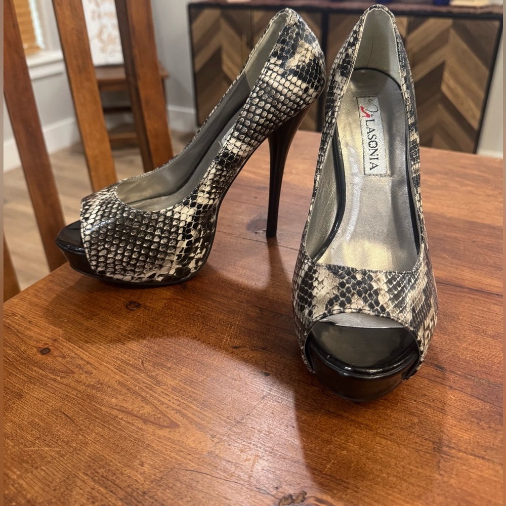 Lasonia Black and White Snakeskin Peep Toe Heels